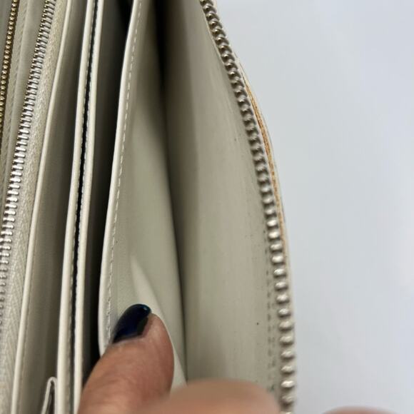 Louis Vuitton Cream Vernis zippy Wallet - Picture 12 of 12